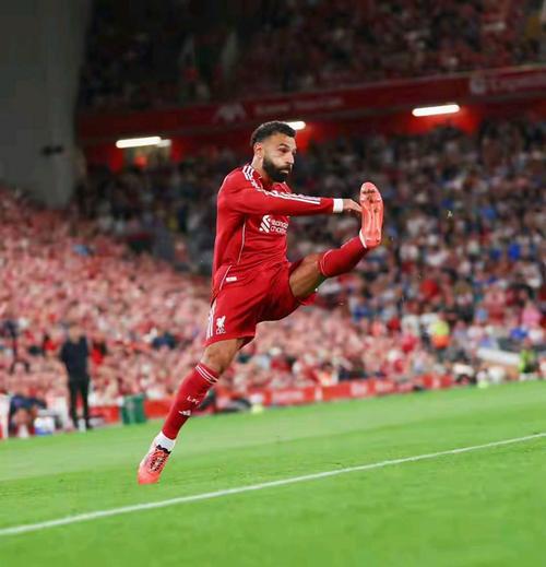 埃基蒂克本场数据：1粒进球，7射3正，1次错失良机，3次关键传球