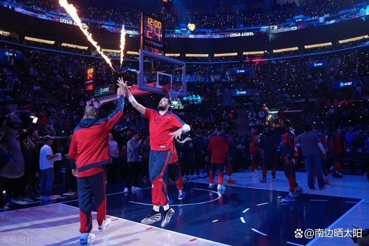 头被打了大包退赛！祖巴茨18中7拿18分8板3助1帽&6前场板