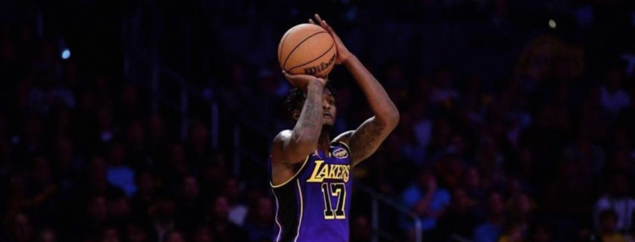 进攻端把握机会！肯纳德半场2中2&三分1中1拿到5分1助1断