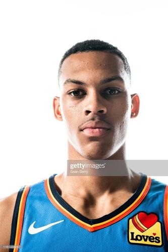 这长相绝对是亲生的隆多儿子13岁征战高中联赛贡献25分7助