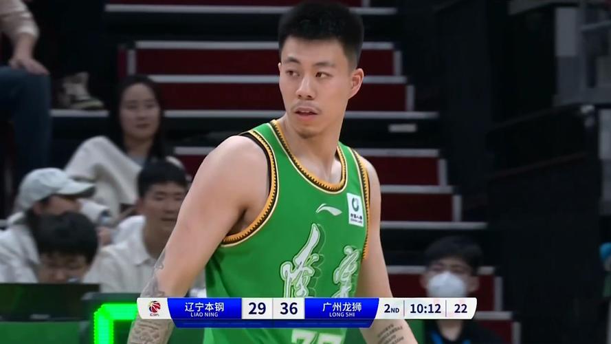 攻防俱佳！张镇麟半场8中6高效拿下15分2板2助4断各种飞扣