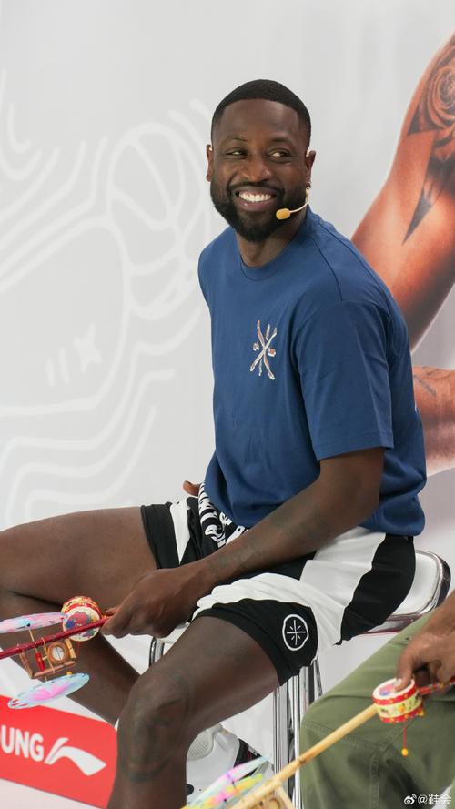 韦德打趣：等老詹2038年退役希望他将经典空接照签名后送我