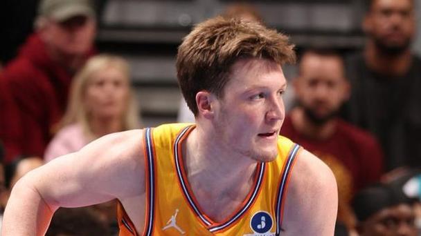 看看下半场怎样！克尼佩尔上半场投射没手感三分6中1仅拿3分