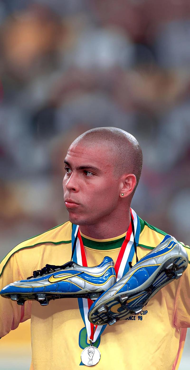 大罗谈阿福头：半决赛前受伤，所以用发型分散媒体和对手注意力