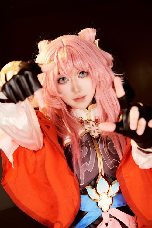 女主播晒《红色沙漠》COS！双手持剑英气无比数值纯粹就是大