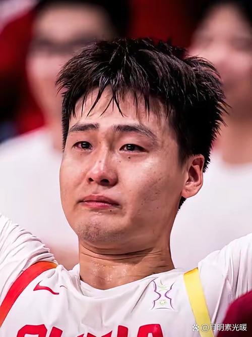 周琦上罚球线字幕：近3场34罚12中上一场8罚0中媒体人绷不住了