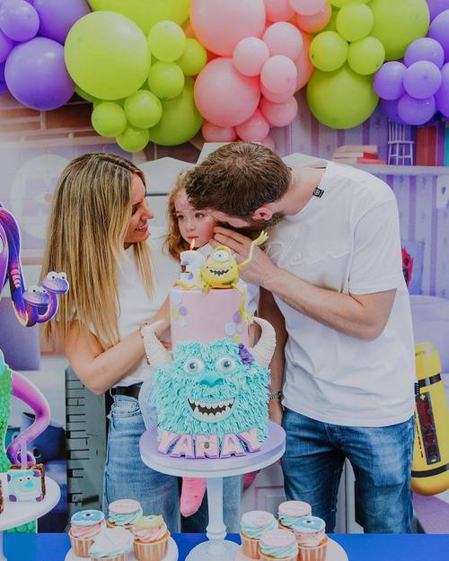 孩子王！乔治：VJ年轻充满活力我的孩子们都很崇拜并喜欢和他玩