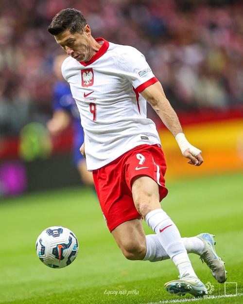 波兰神锋！莱万头球扳平为波兰保留晋级希望，波兰11阿尔巴尼亚