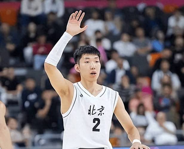 读秒反绝杀北控外援里勒接廖三宁分球漂移后仰压哨三分绝杀广州