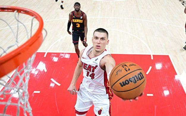 状态不佳！希罗15中5低效拿到18分3板7助5次犯规