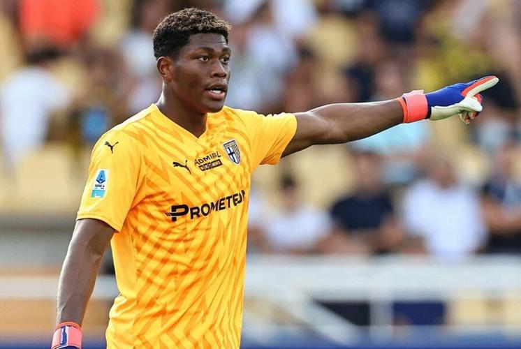 帕尔马官推称赞铃木彩艳：你带来的安全感，就像在自己家吃饭一样