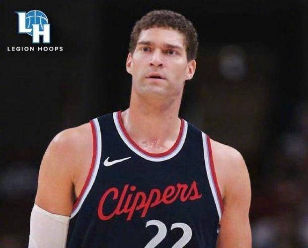 真挚的祝福！祝快船中锋大洛佩斯38岁生日快乐