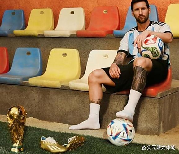 小蜘蛛社媒晒与梅西合照：世界杯越来越近，为身穿这件球衣而自豪