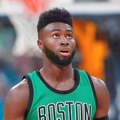 杰伦布朗的年龄？杰伦布朗出身？