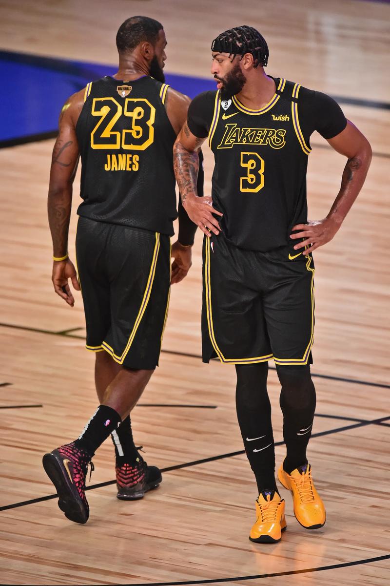 骑士队会为詹姆斯退役球衣吗？骑士耽误了詹姆斯？