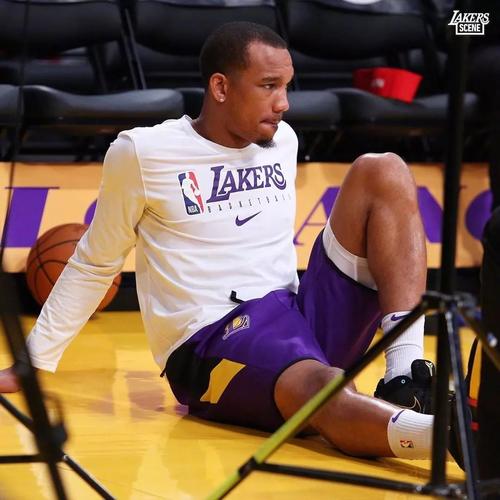 布拉德利对湖人有什么作用，布拉德利在湖人打什么位置？