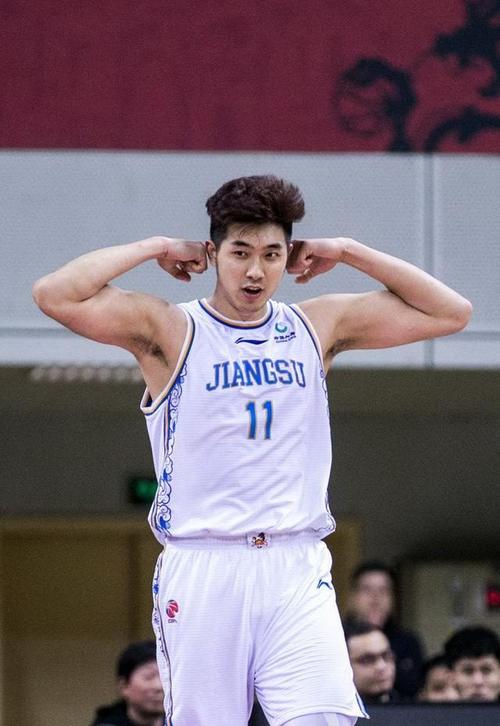 吴冠希真实身高，篮球运动员吴冠希的身高是多少